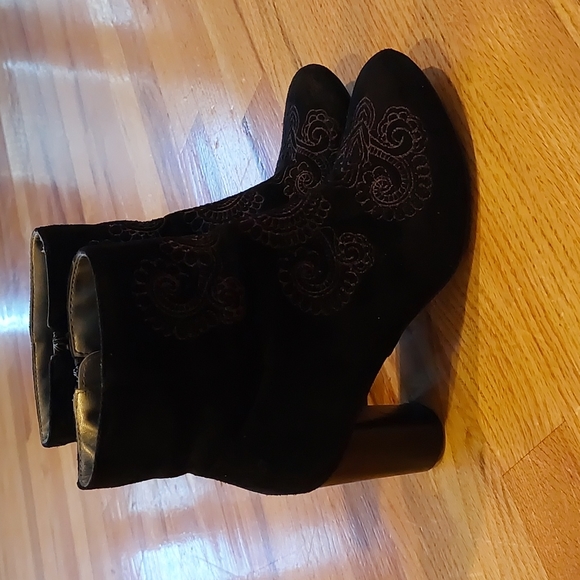 Andrew Geller black ankle suade boots - Picture 8 of 13